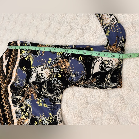 Free People Catch Me If You Can Tie Sleeve Blouse Size Small Flowy
Peasant Boho - Picture 7 of 9